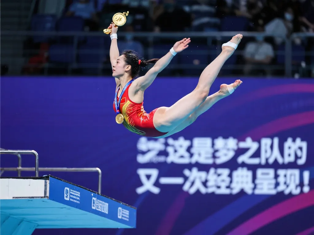 尤其是他在